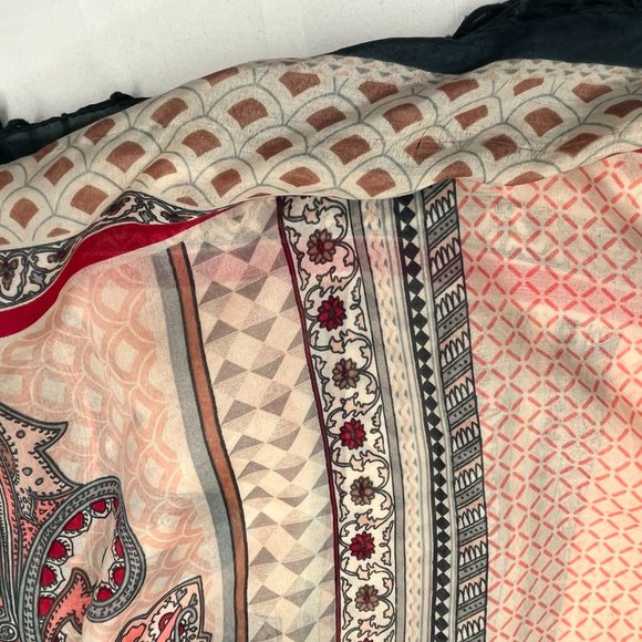 Vintage Bohemian Fringe Shawl — Paisley & Geometric Fusion (130 × 130 cm) - Picture 5 of 16